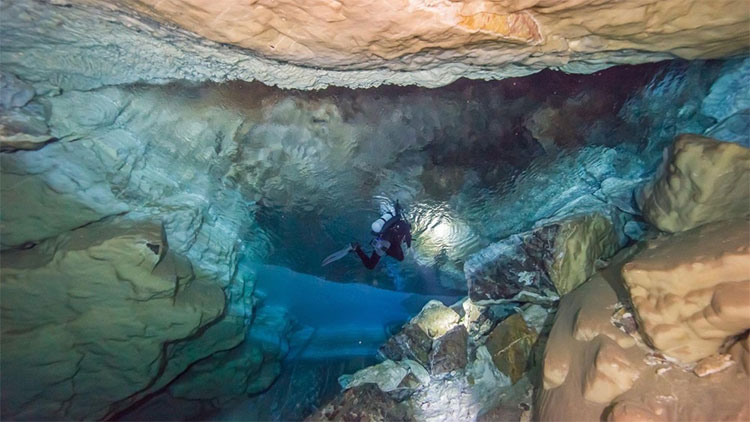 Hang đá vôi Devil’s Hole