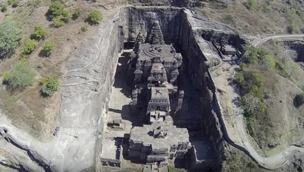 Bí ẩn ngôi đền ở Ấn Độ được tạc từ một khối đá duy nhất