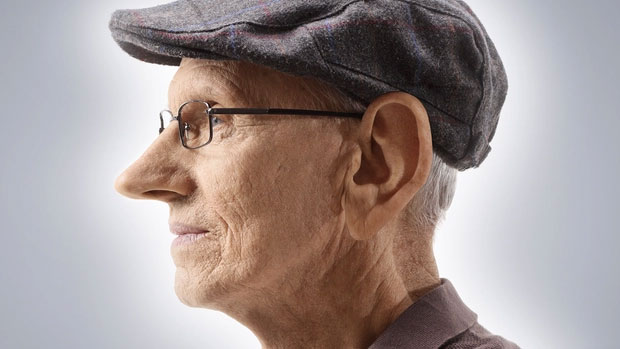 Khi con người già đi, cơ thể sẽ thu nhỏ lại, nhưng mũi và tai lại to ra.