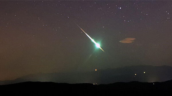 Đêm nay, Việt Nam đón cực đại “mưa cầu lửa”