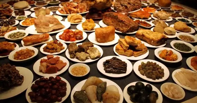Đồ ăn thừa của Hoàng đế sau mỗi bữa ngự thiện được thái giám Tử Cấm Thành đưa đến chỗ ít ai ngờ