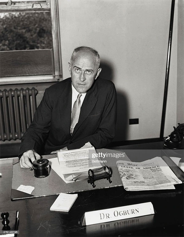 GS. William F. Ogburn.